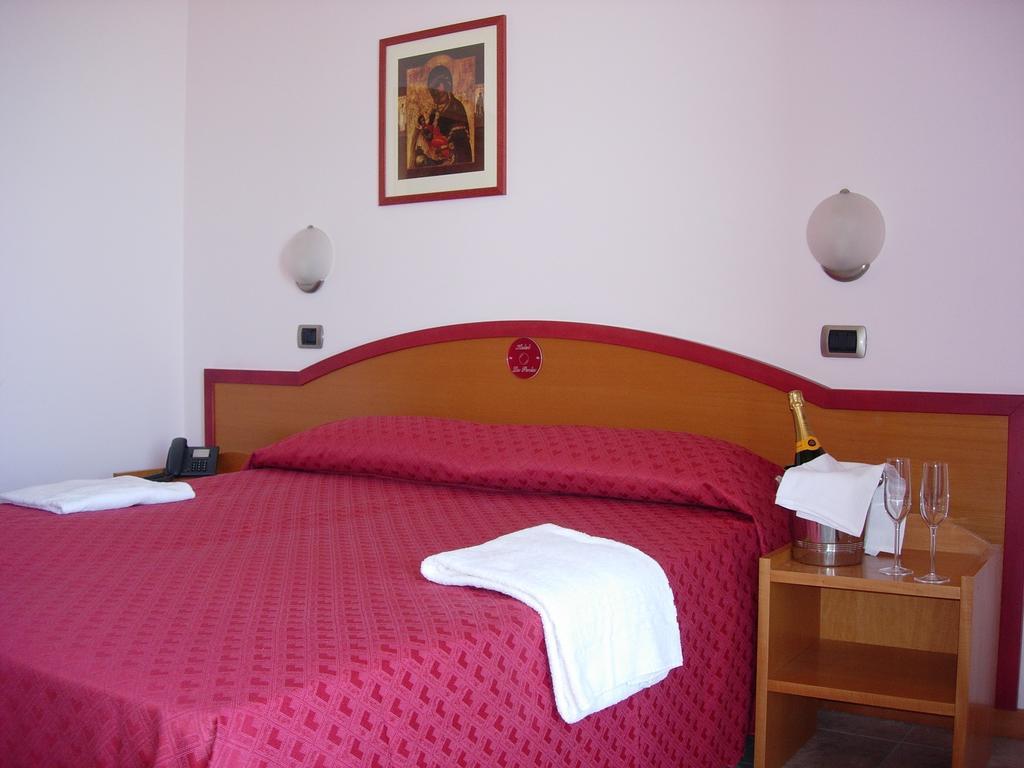 Hotel La Perla Cupra Marittima Zimmer foto